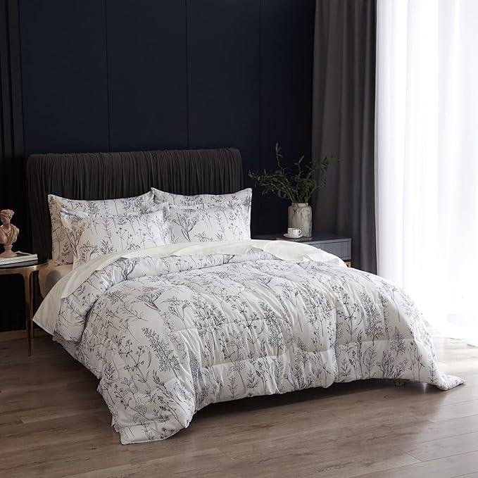 Botanical print comforter set on bed | Raghuvir Lifestyle Botanical print comforter set on bed